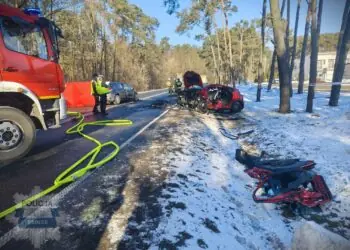 Wypadek na DK63. Jedna osoba nie żyje, druga ciężko ranna
