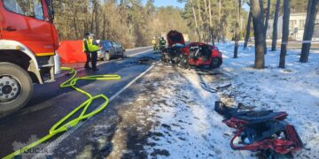 Wypadek na DK63. Jedna osoba nie żyje, druga ciężko ranna