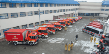 Śląska straż pożarna z nowymi samochodami