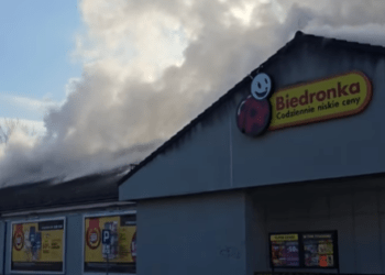 W Polkowicach płonie sklep Biedronka