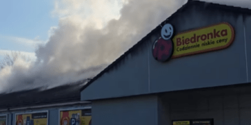 W Polkowicach płonie sklep Biedronka