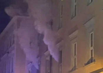 Pożar w centrum Poznania. Ranni strażacy