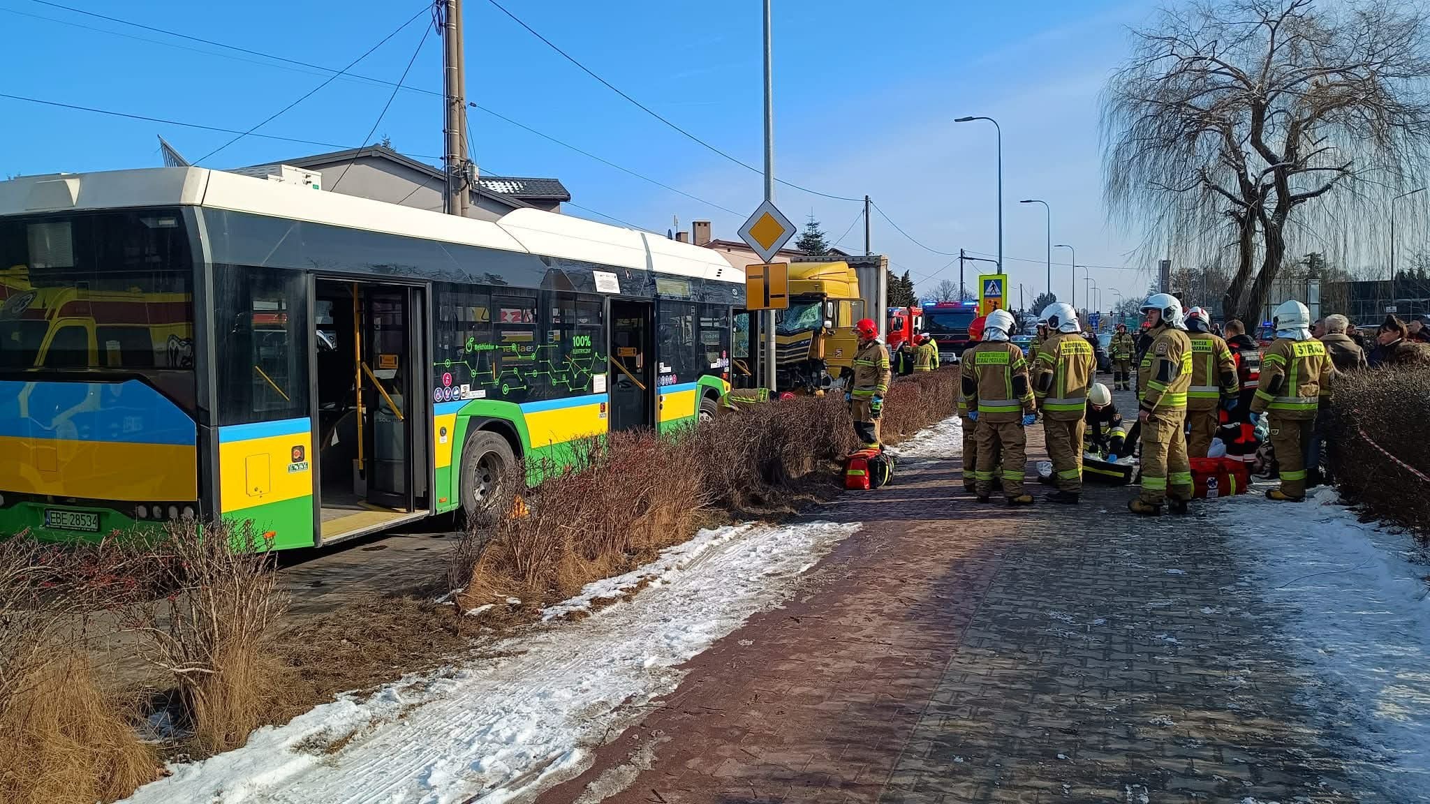 Karambol pod szkołą w Bełchatowie. Są ranni