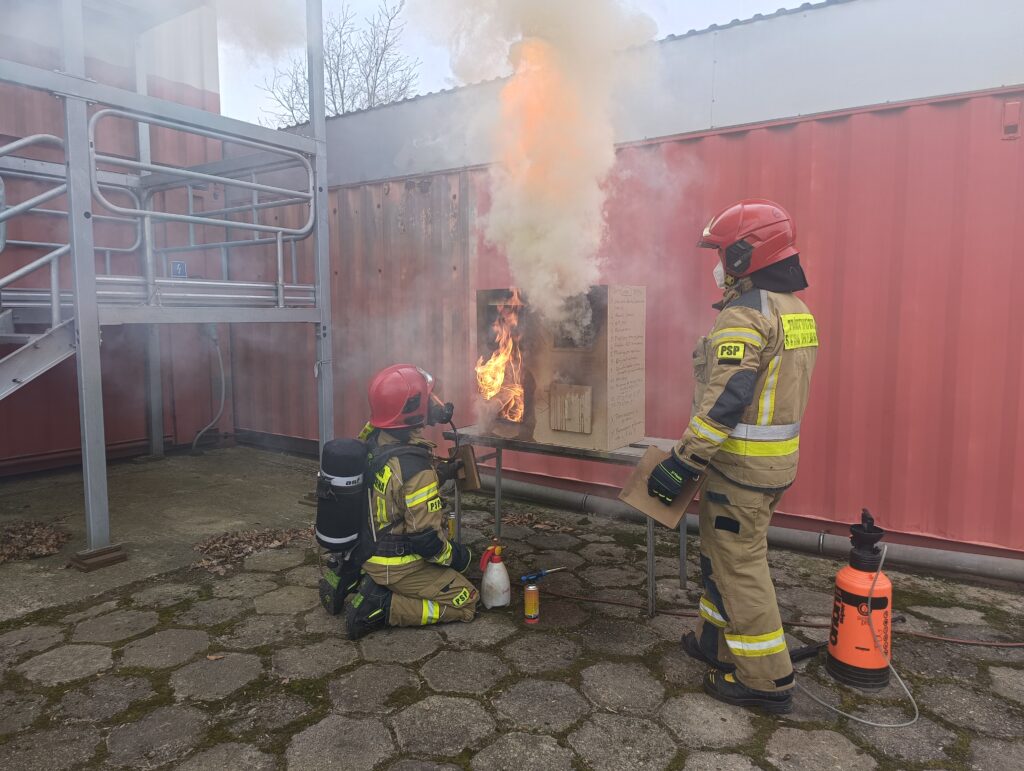 Nowi instruktorzy pożarów wewnętrznych w Państwowej Straży Pożarnej