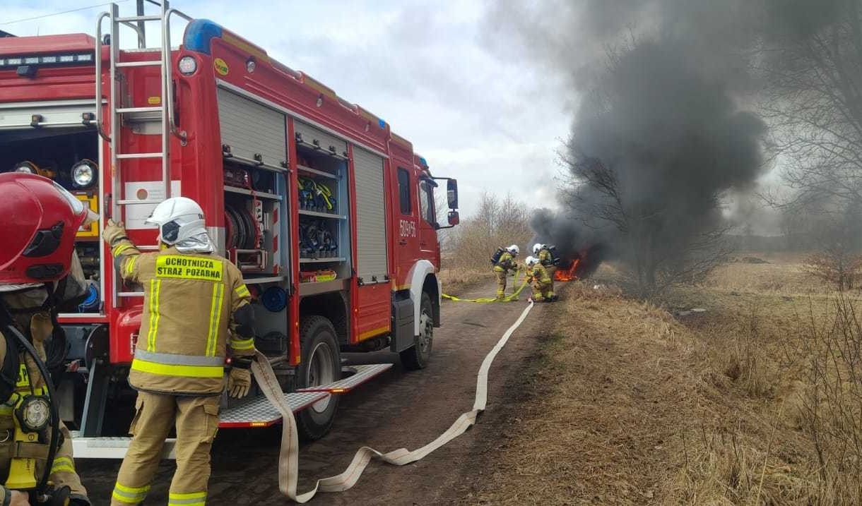 Pożar samochodu elektrycznego w Dębogórzu