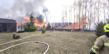 Pożar hali w Chełmnie. W środku pianka poliuretanowa