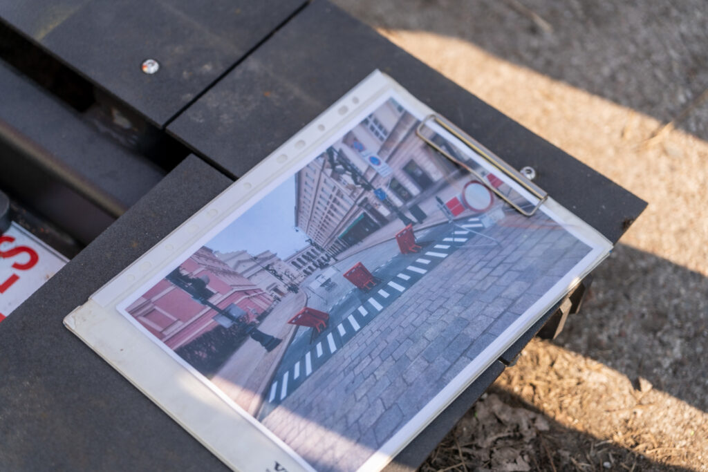 Warszawa. Bariery antyterrorystyczne na Trakcie Królewskim