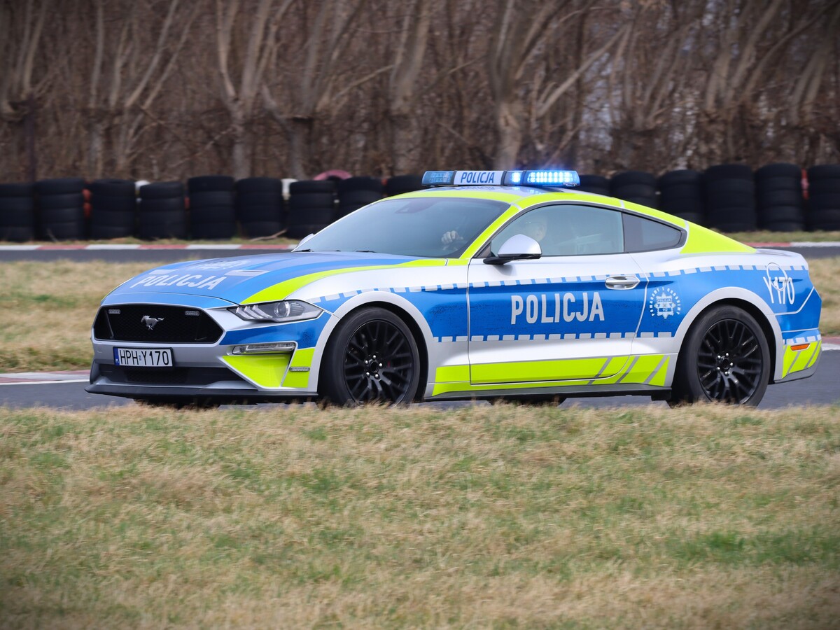 Skonfiskowany Mustang oficjalnie w służbie Policji