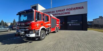 Nowa ciężka Scania zaparkowała w garażu OSP Wieruszów