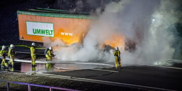Nocny pożar naczepy na autostradzie A4