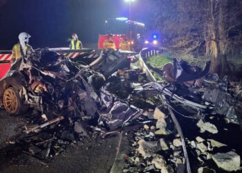 Samochód rozerwany na kawałki. Nie żyje 19-latek