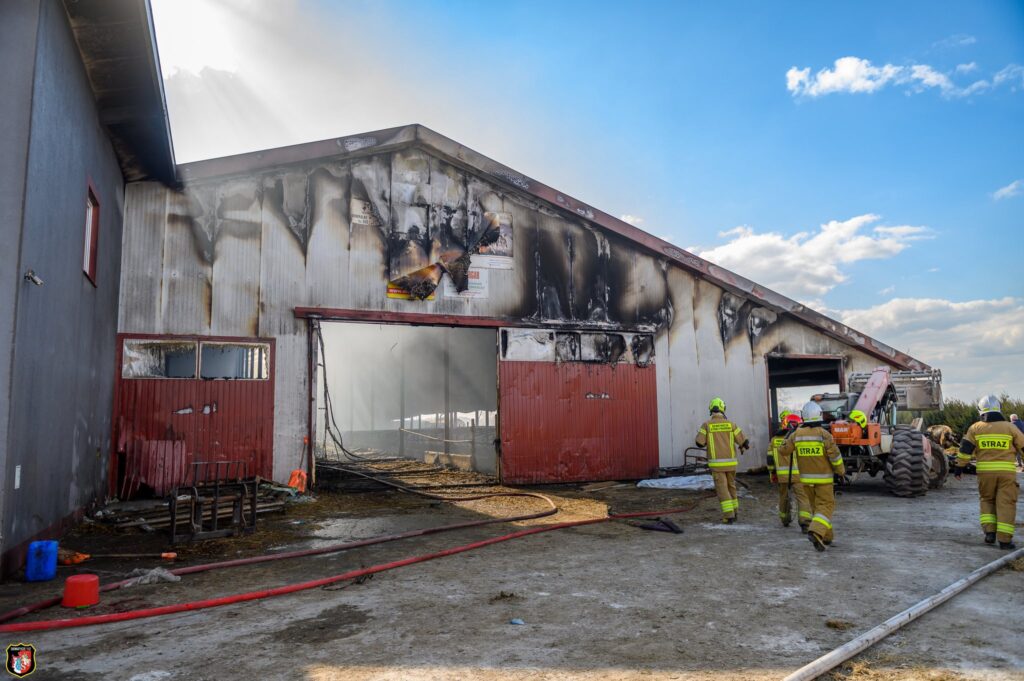 W Perlejewie spłonęła duża obora