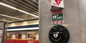 Fotoreporter zmarł na Placu Zamkowym. Nie znaleźli defibrylatora