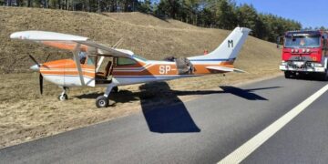 Awaryjne lądowanie awionetki na autostradzie A1