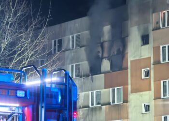 Pożar mieszkania w Łomży. Dwie osoby w szpitalu