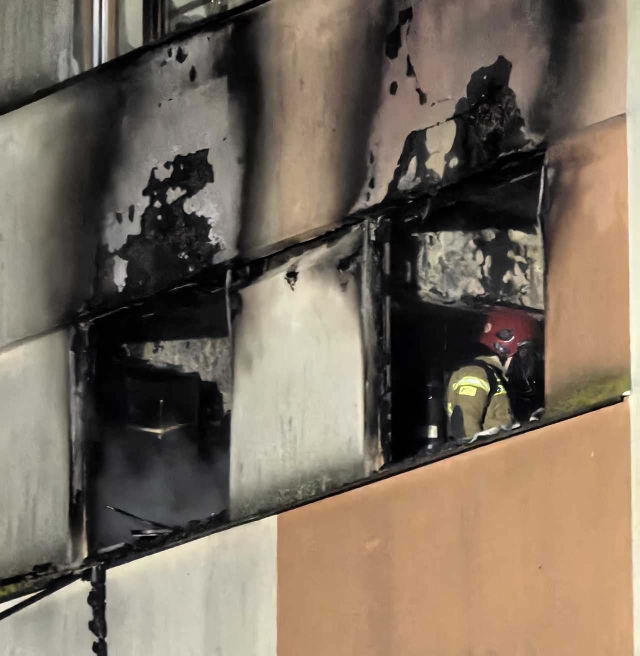 Pożar mieszkania w Łomży. Dwie osoby w szpitalu