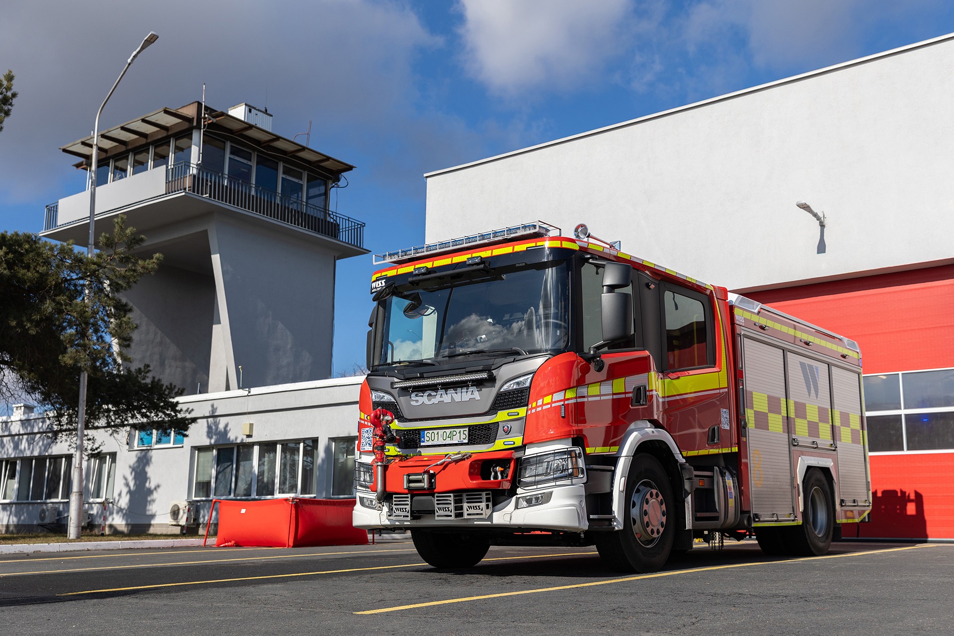Lotniskowi strażacy z Jasionki mają nowy samochód. Kosztował 3 mln zł