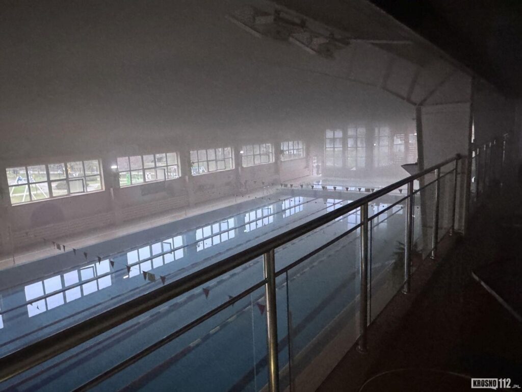 Pożar w budynku basenu w Krośnie