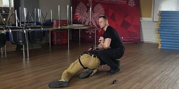 Służba Więzienna przeszkoliła kłobuckich strażaków z samoobrony