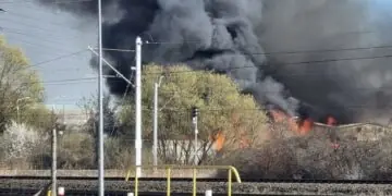 W Gdyni płonie hala z makulaturą