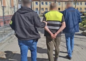 Groził strażakowi i znieważył policjanta. Został zatrzymany