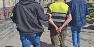 Groził strażakowi i znieważył policjanta. Został zatrzymany