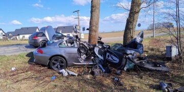 BMW kompletnie zniszczone. Kierowca w ciężkim stanie
