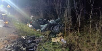 Wyprzedzanie zakończone śmiercią dwóch młodych osób