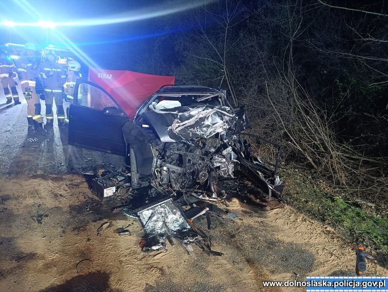 Wyprzedzanie zakończone śmiercią dwóch młodych osób