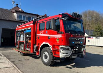 Strażacy z OSP Krzyżowa mają nowy samochód