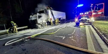 Nocny pożar ciężarówki na autostradzie A4