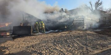 Pożar budynków w Wołuszewie. W akcji kilkanaście zastępów