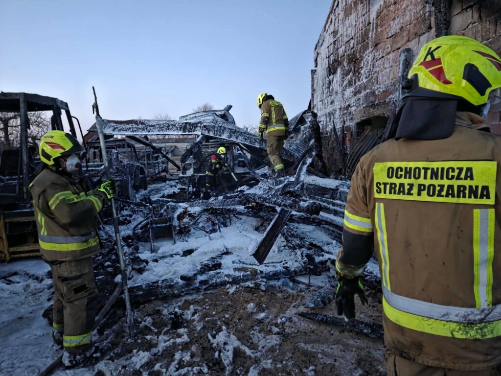 Pożar budynków w Wołuszewie. W akcji kilkanaście zastępów