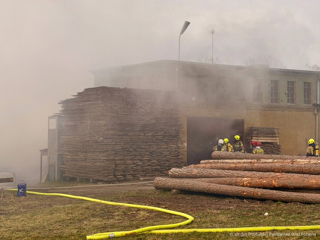 Pożar w zakładzie stolarskim w Witkowie