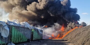 Pożar w zakładzie utylizacji opon w Rożentalu