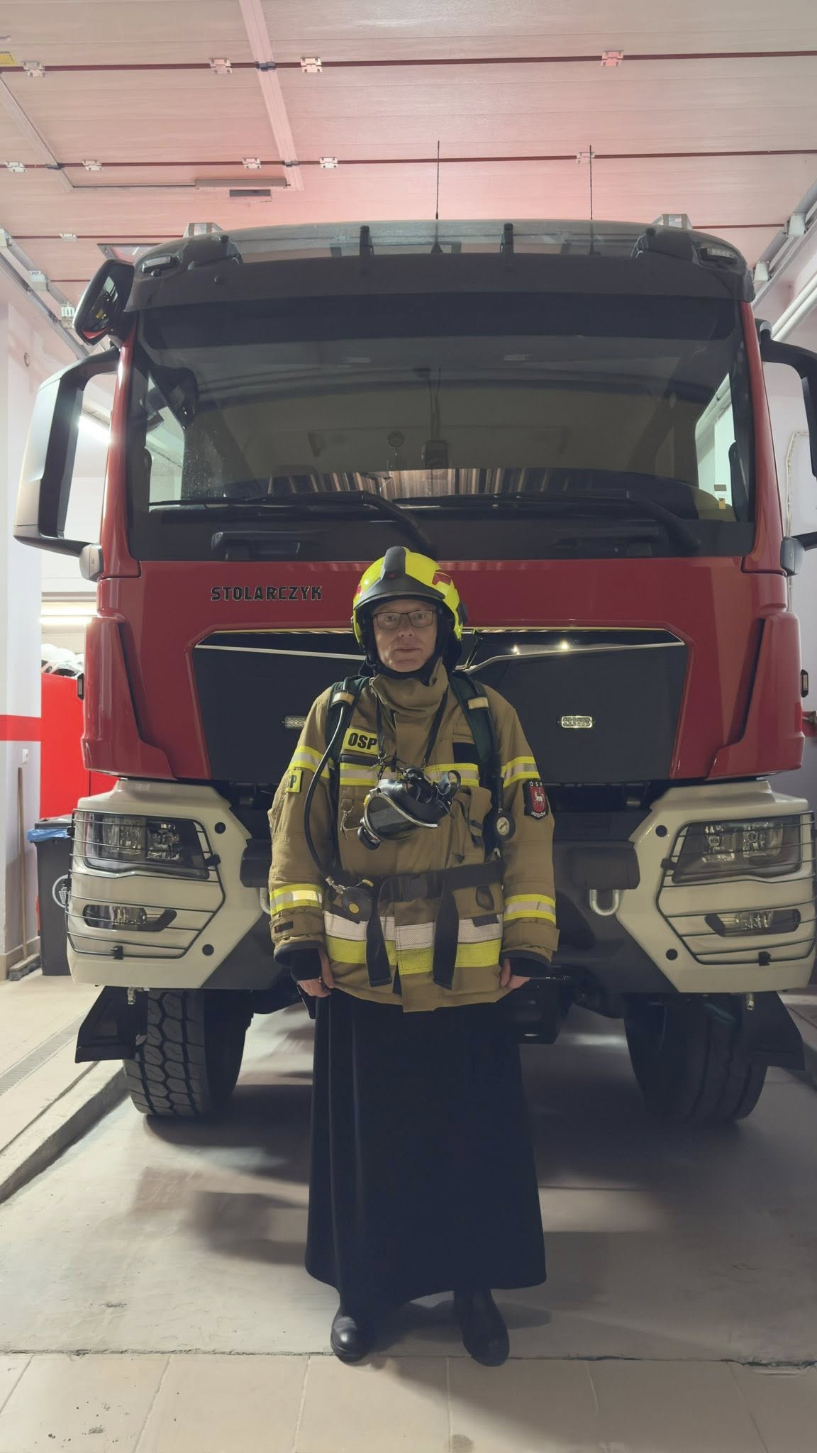 Ksiądz Marcin ukończył kurs i dołączył do OSP Urzędów