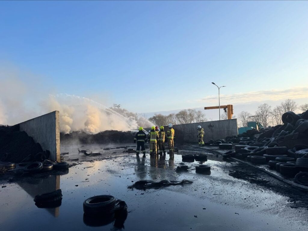 Pożar opon w Rożentalu. W akcji ponad 100 strażaków