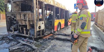 Poranny pożar w Warszawie. Spłonął miejski autobus