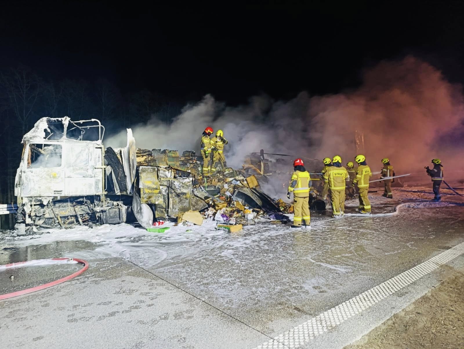 Zderzenie ciężarówek i pożar na S61