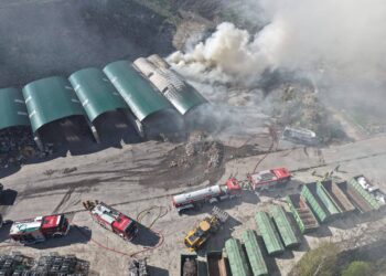 Pożar na składowisku odpadów w Kostrzycy