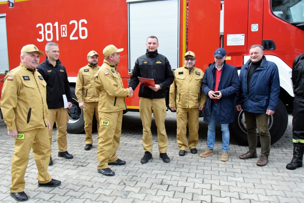 Strażacy z OSP w Trześni otrzymali gaśniczego Keraxa