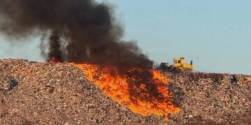 Pożar na wysypisku śmieci w Radomiu