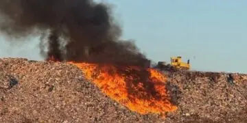 Pożar na wysypisku śmieci w Radomiu