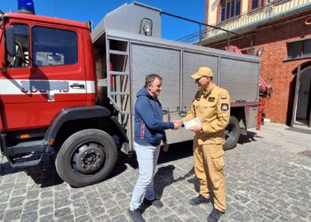 Strażacy z OSP Różyniec otrzymali używany samochód ratownictwa technicznego