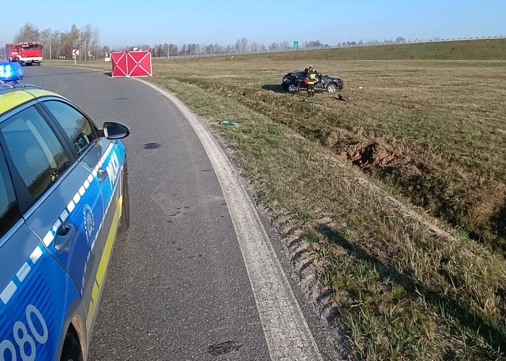 Tragedia w Wielką Sobotę. Młody kierowca zginął na DK-17