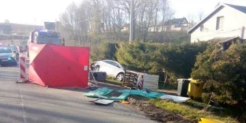 Walec drogowy stoczył się ze wzniesienia, zginęła kobieta