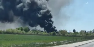 Pożar odpadów w Nowym Modlinie. Trwa akcja gaśnicza