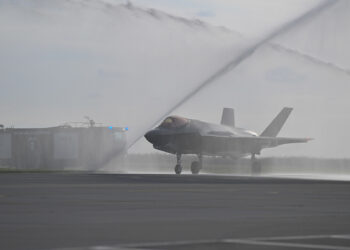 Wojskowi strażacy powitali pierwsze polskie F-35