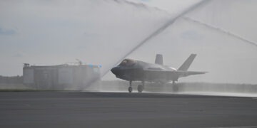 Wojskowi strażacy powitali pierwsze polskie F-35