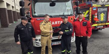 Strażacy z OSP Księży Las otrzymali używany wóz strażacki